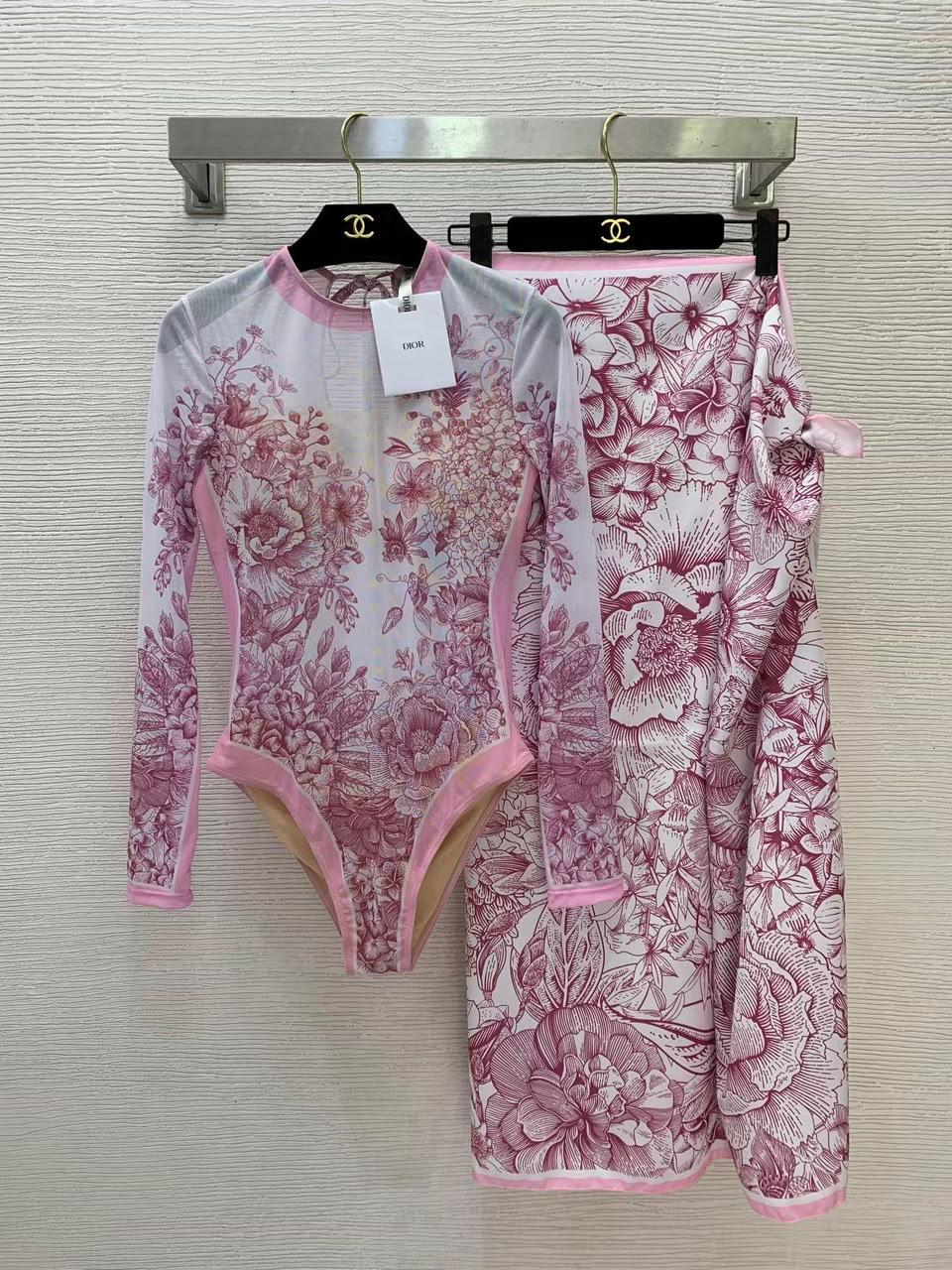 Ladies swimsuits & bikini