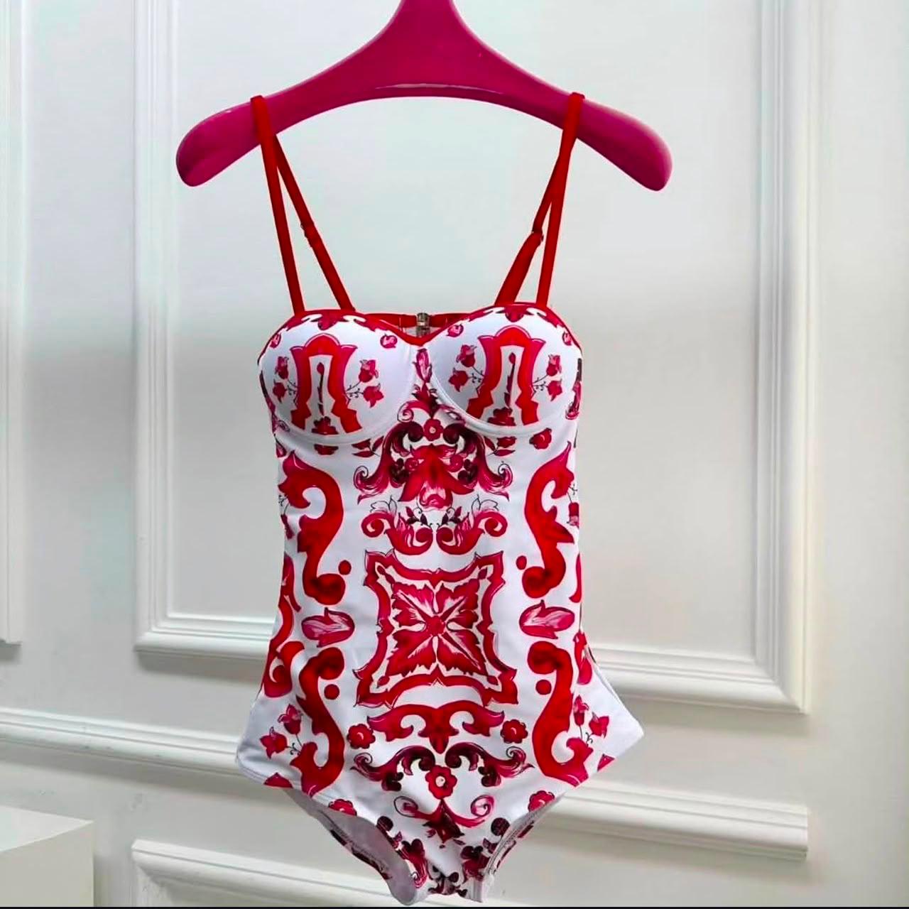 Ladies swimsuits & bikini