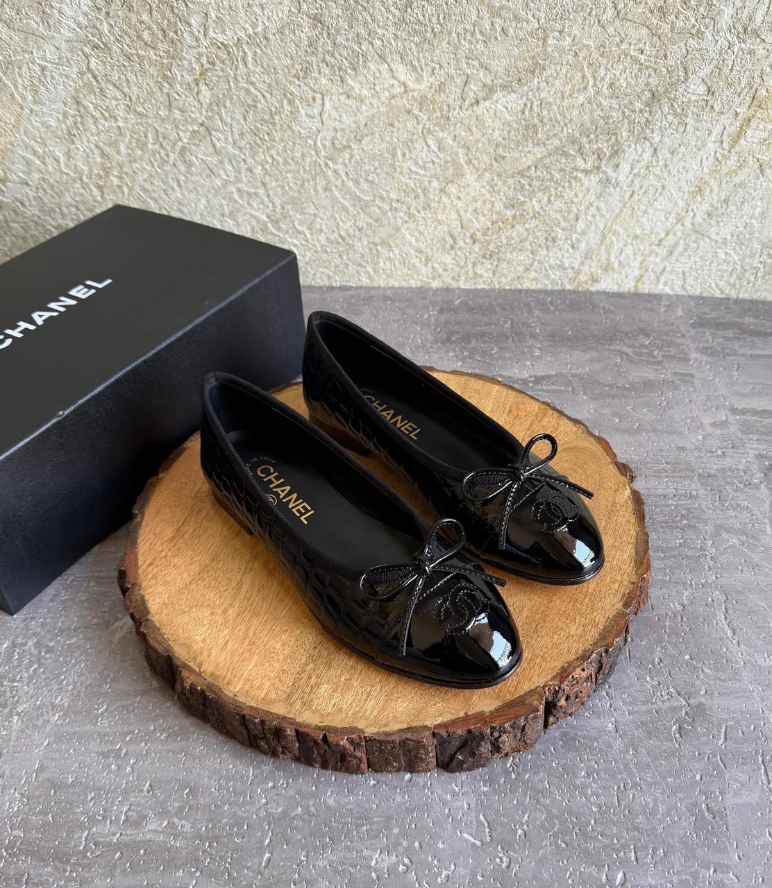 Ladies shoes