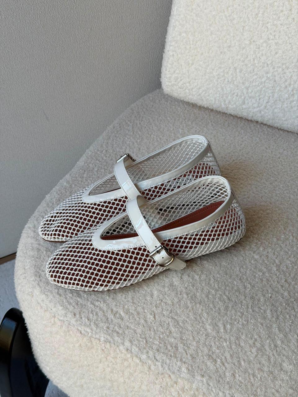 Ladies shoes