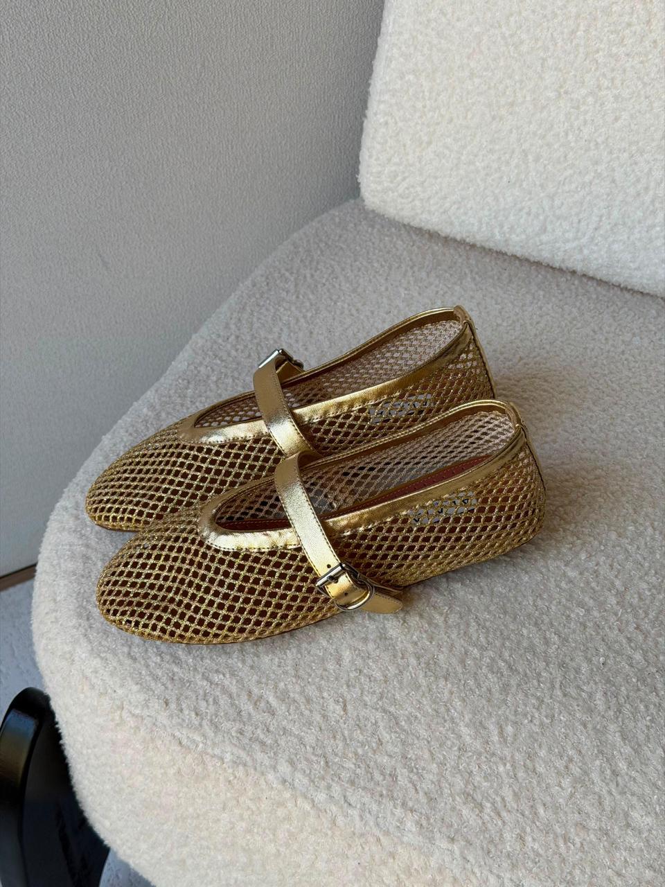 Ladies shoes