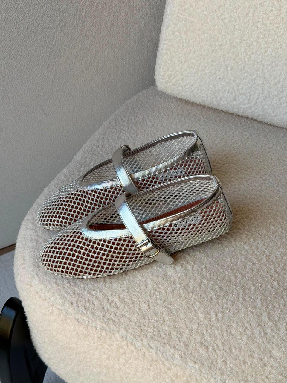 Ladies shoes