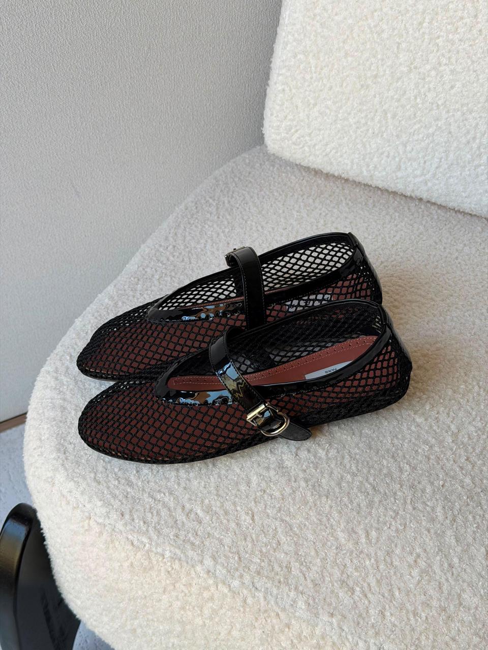 Ladies shoes