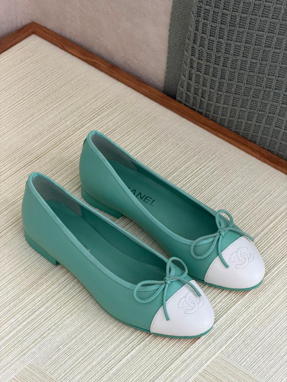 Ladies shoes