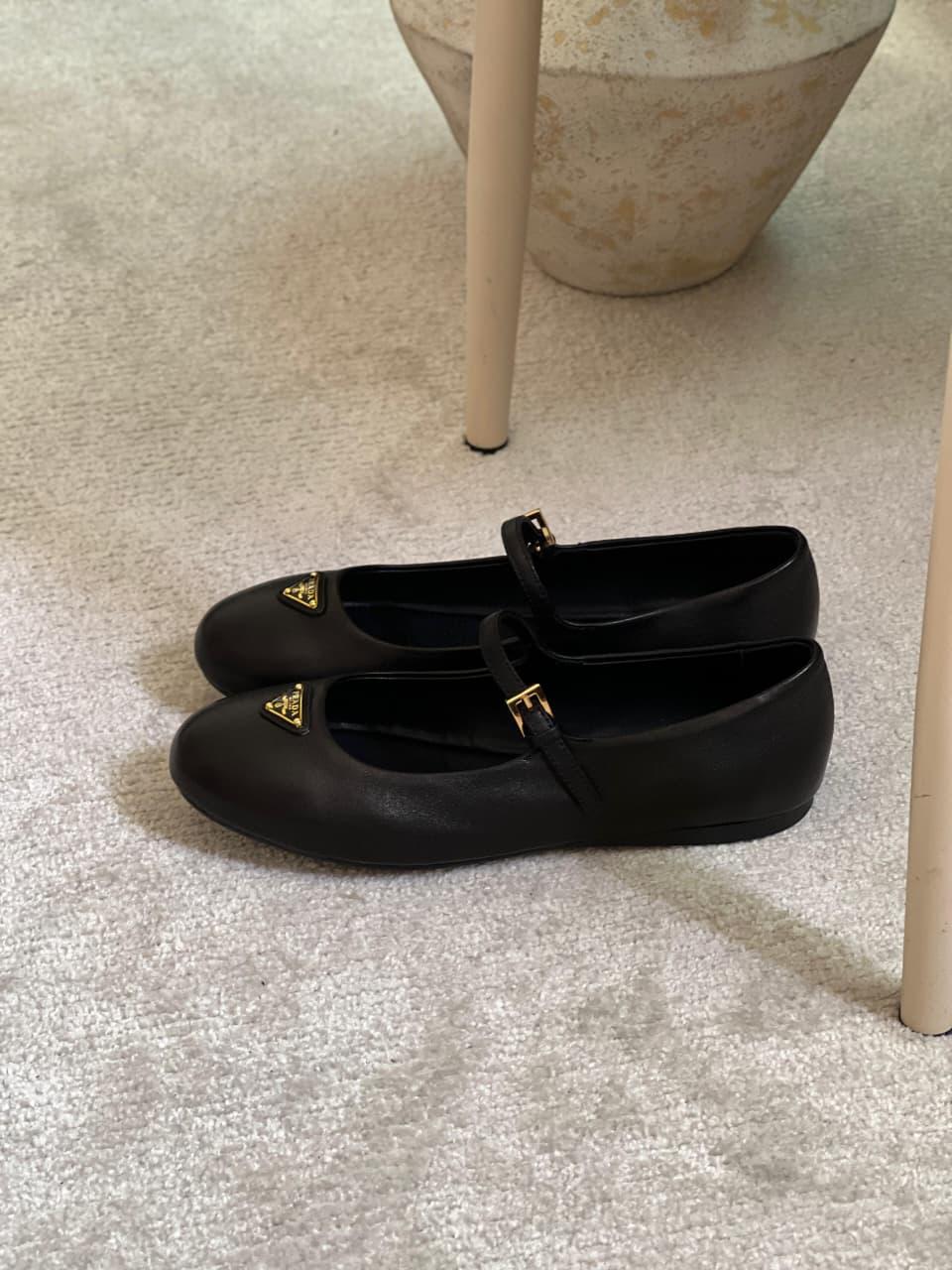 Ladies shoes