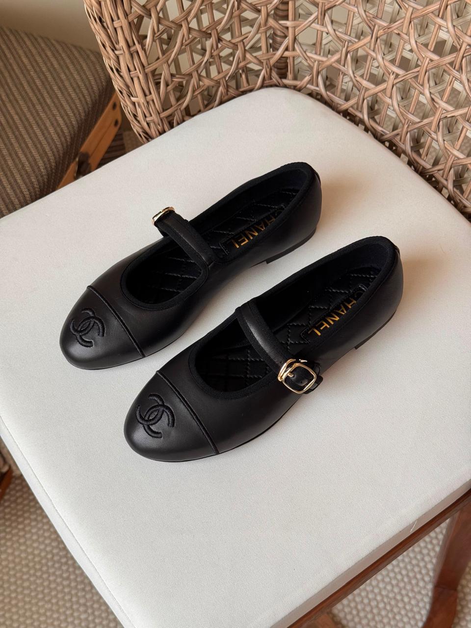 Ladies shoes