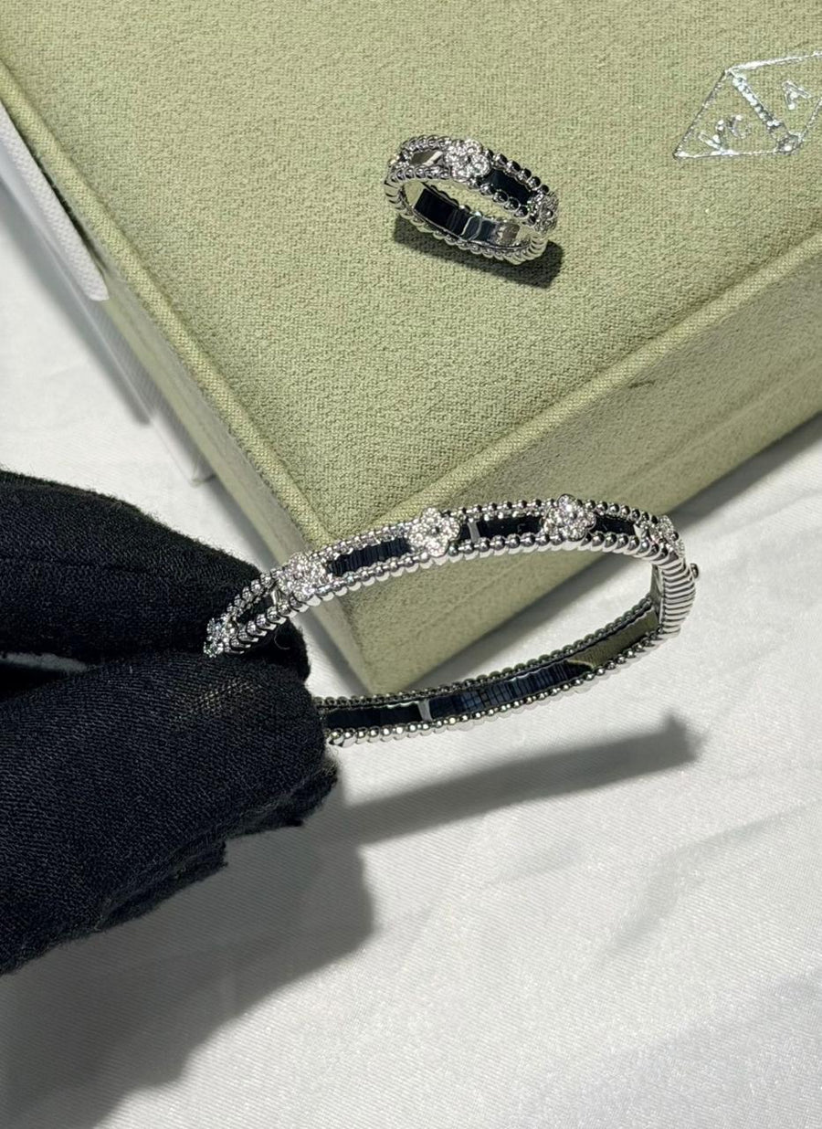 Bracelets & brooches