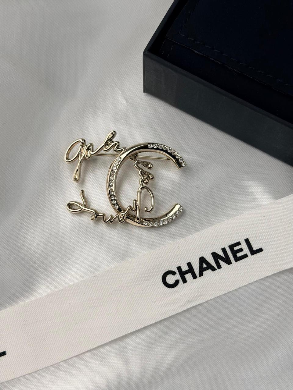 Bracelets & brooches
