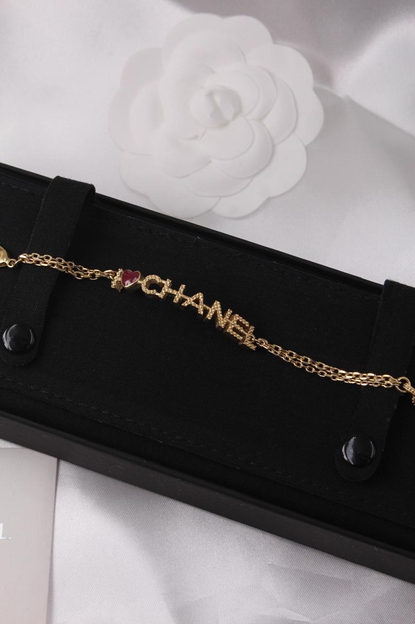 Bracelets & brooches