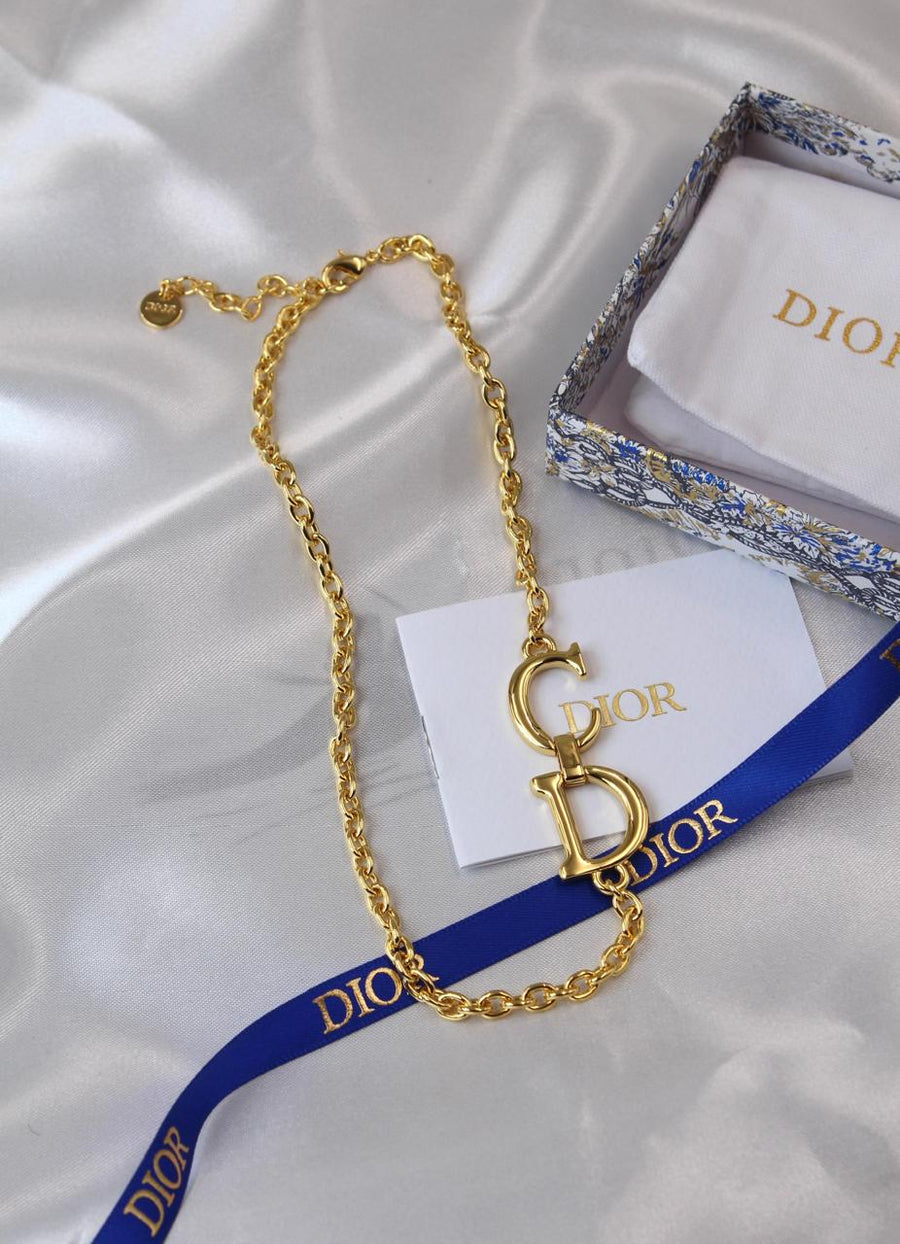 Bracelets & brooches