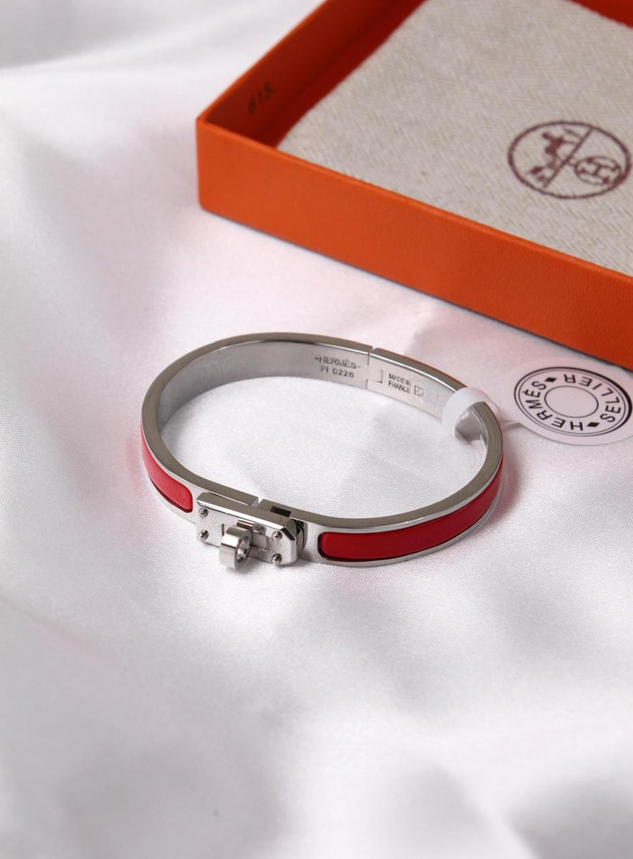 Bracelets & brooches
