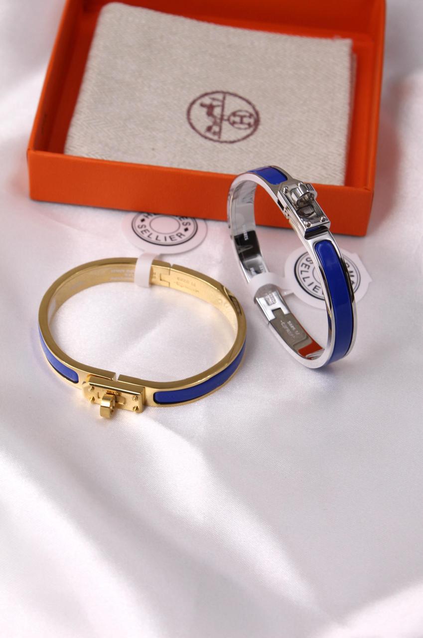 Bracelets & brooches