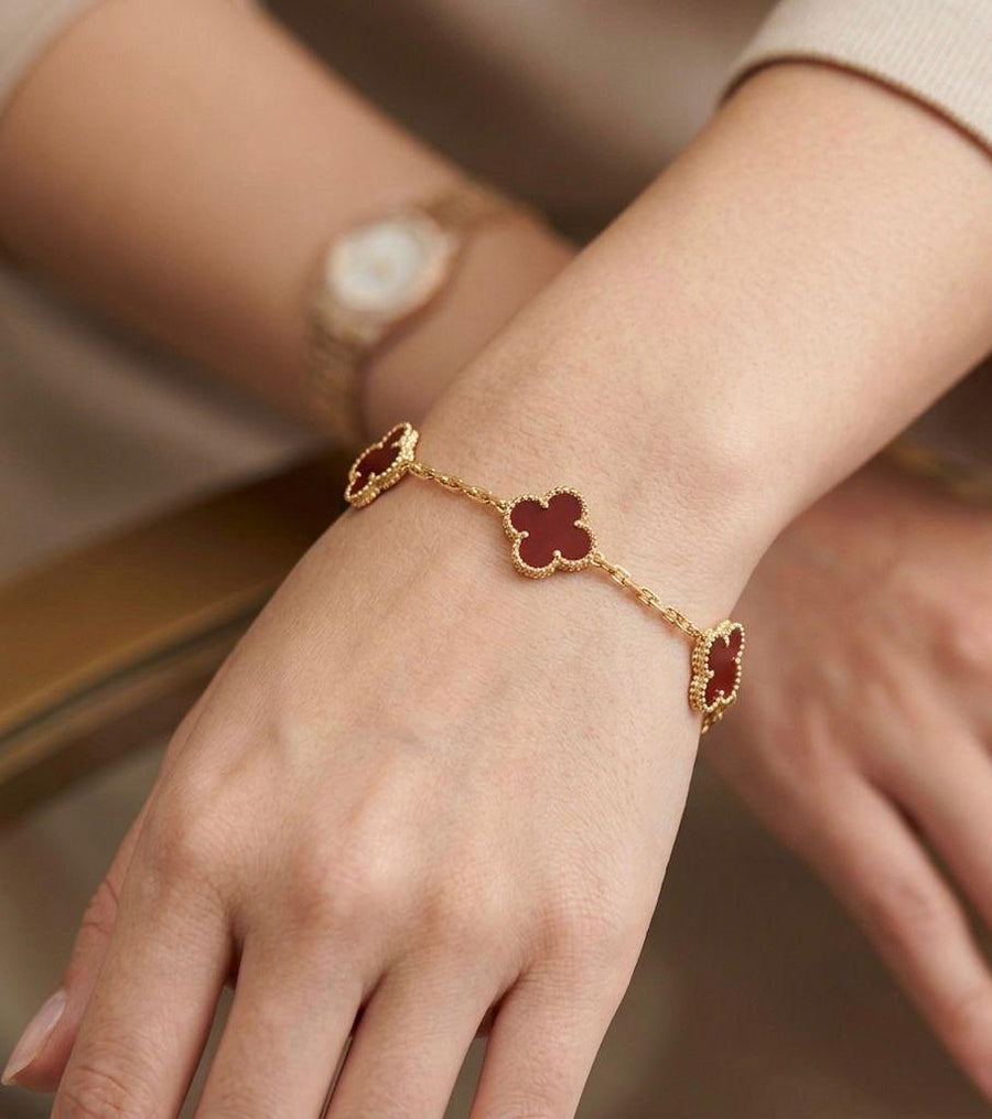 Bracelets & brooches
