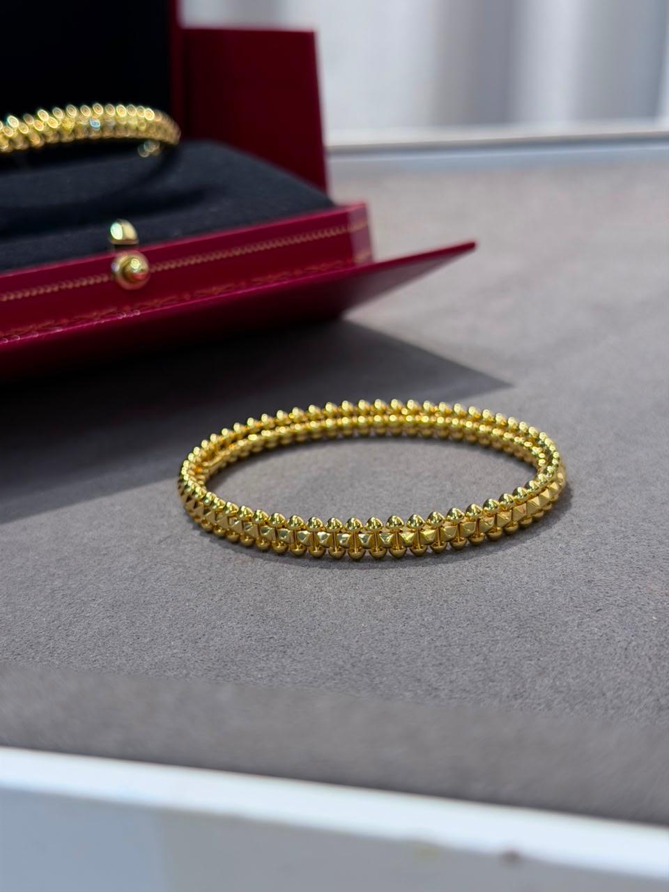 Bracelets & brooches