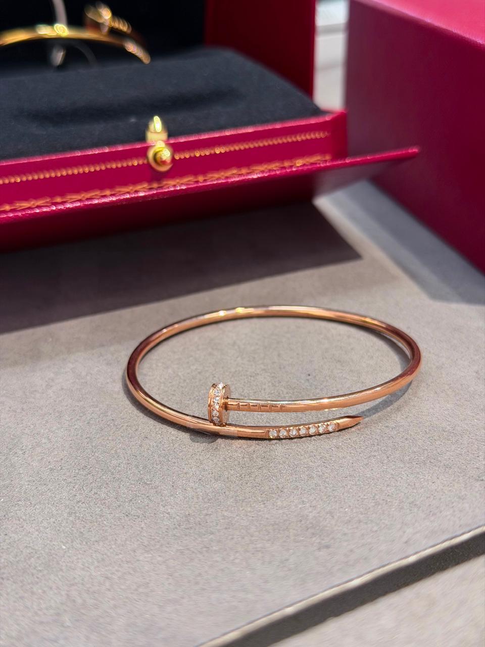 Bracelets & brooches