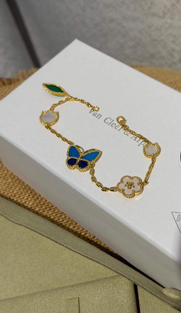 Bracelets & brooches
