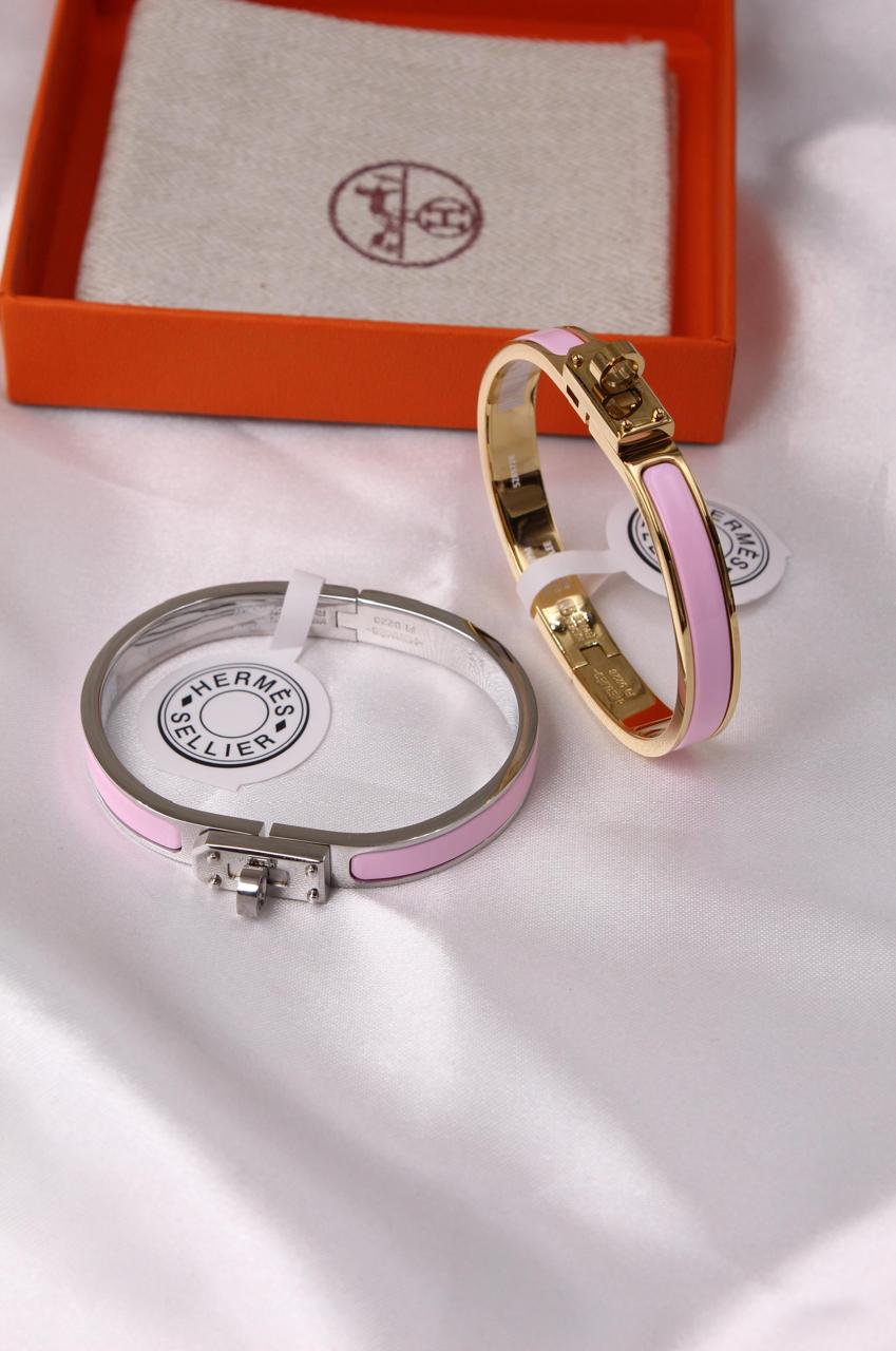 Bracelets & brooches