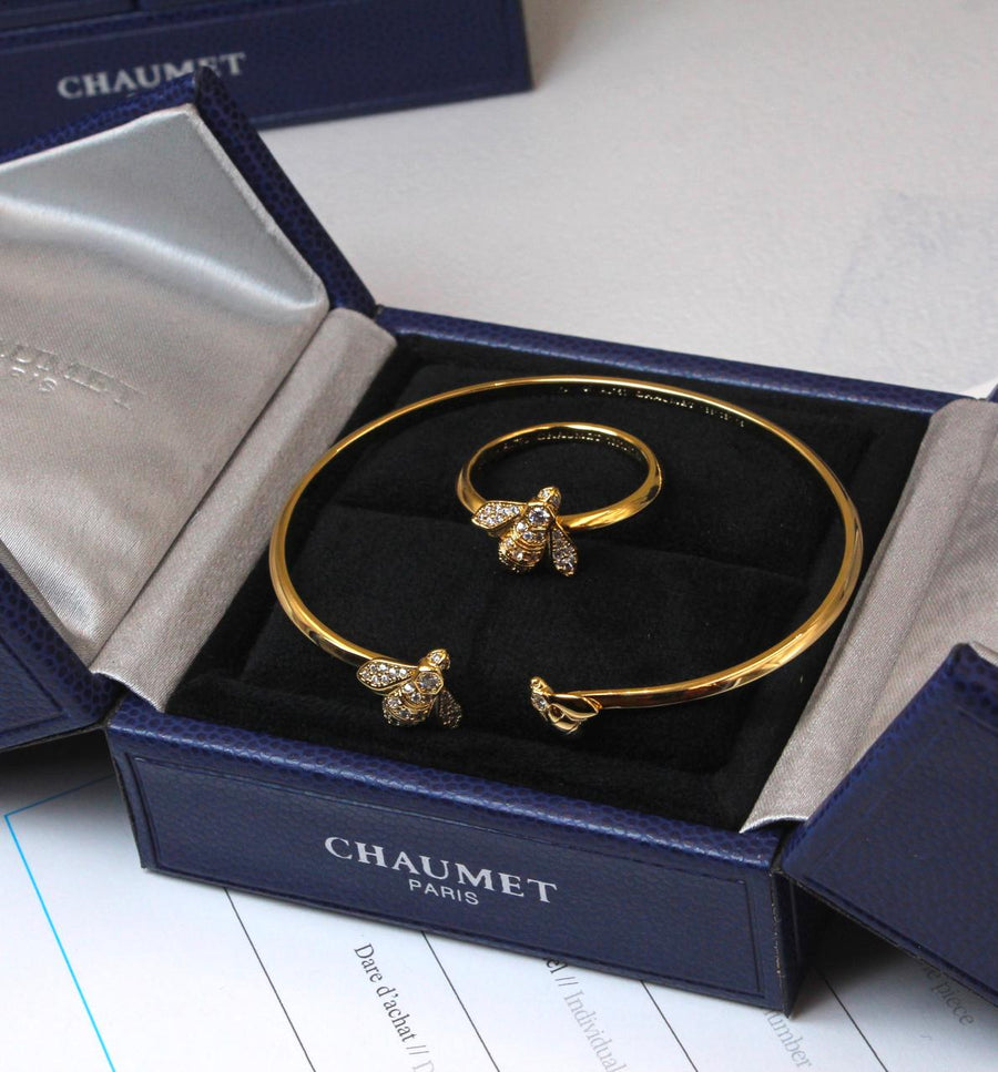 Bracelets & brooches