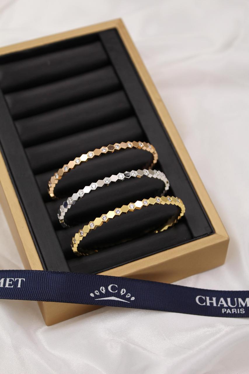 Bracelets & brooches