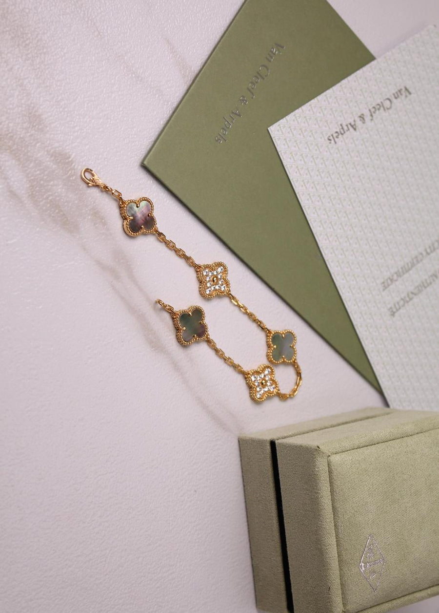 Bracelets & brooches