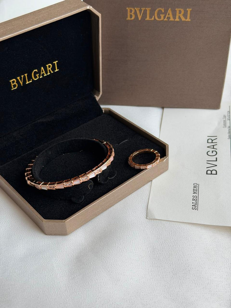 Bracelets & brooches