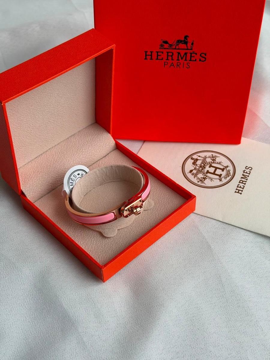 Bracelets & brooches