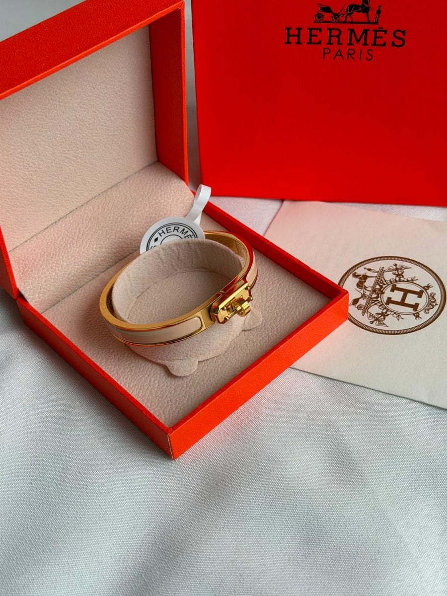 Bracelets & brooches