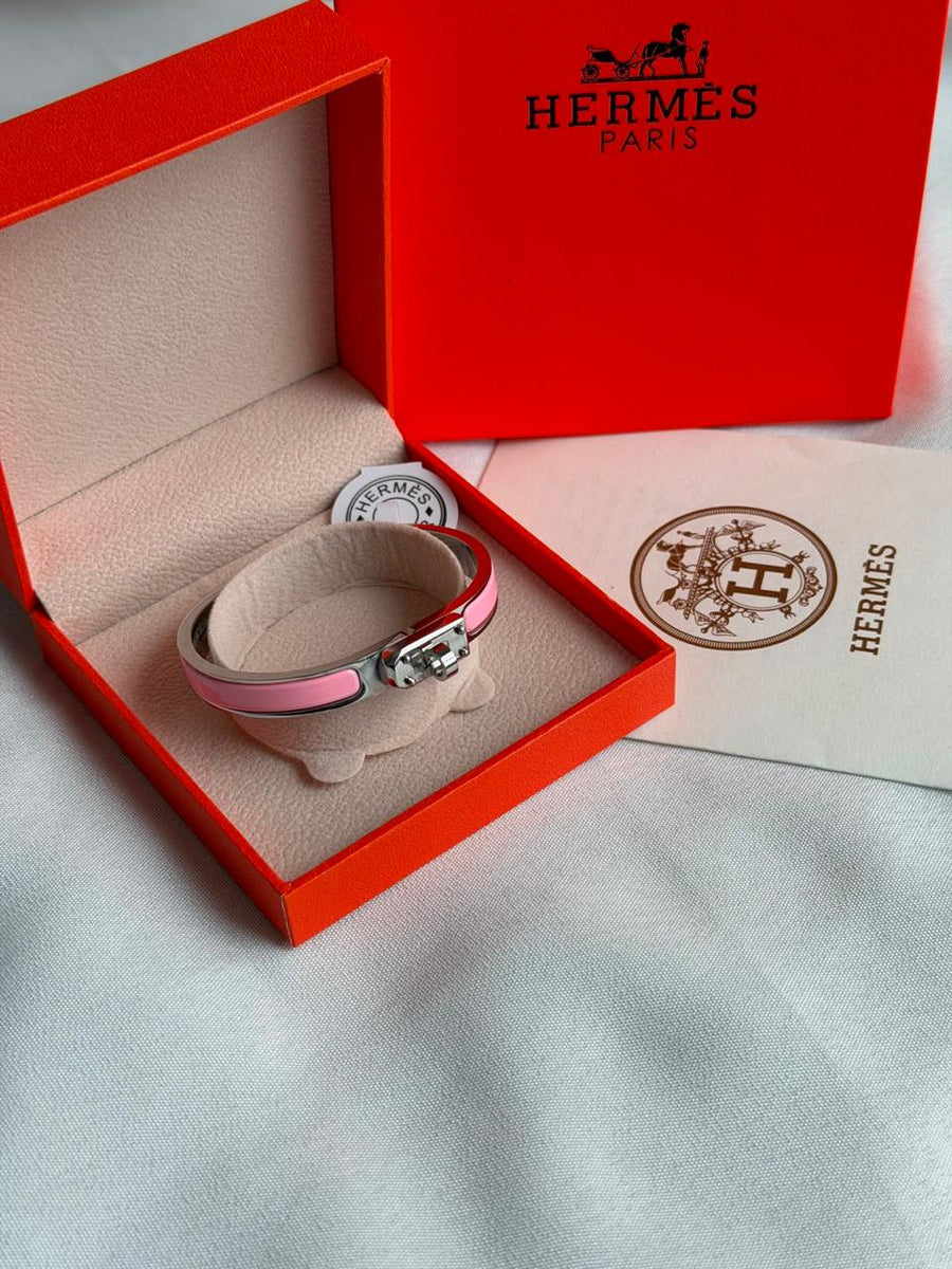 Bracelets & brooches