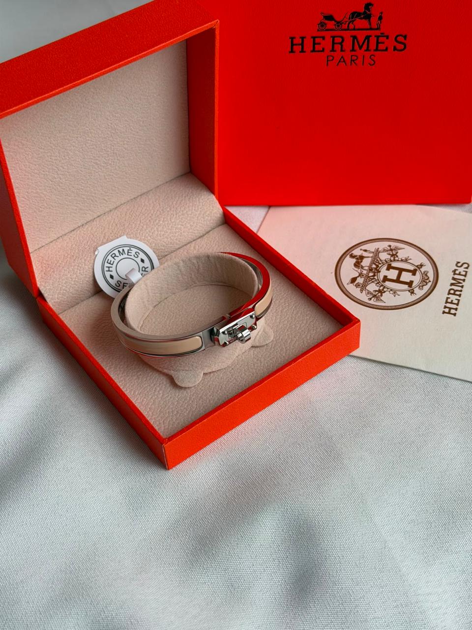 Bracelets & brooches