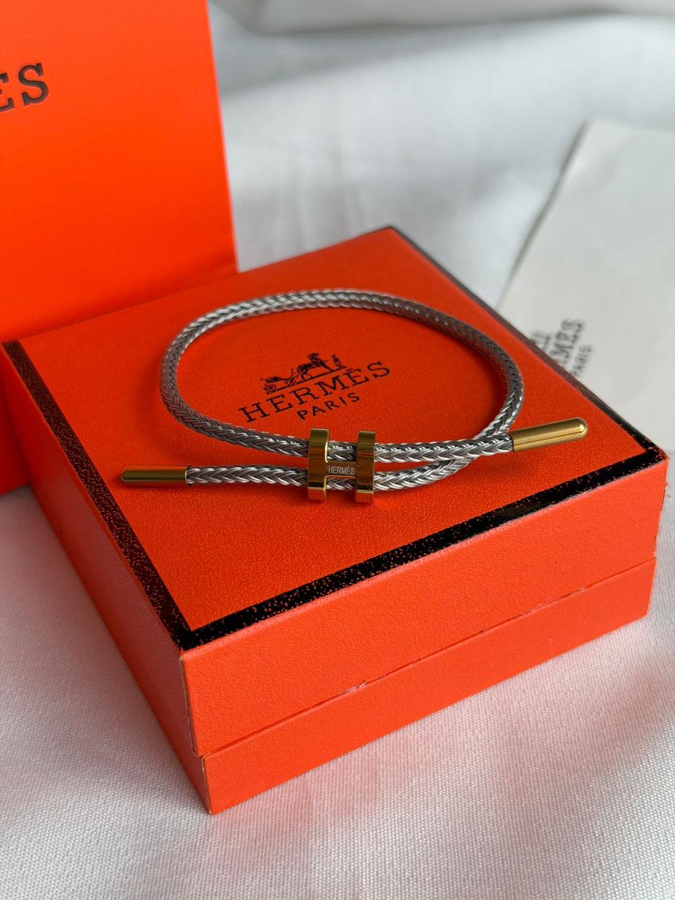 Bracelets & brooches