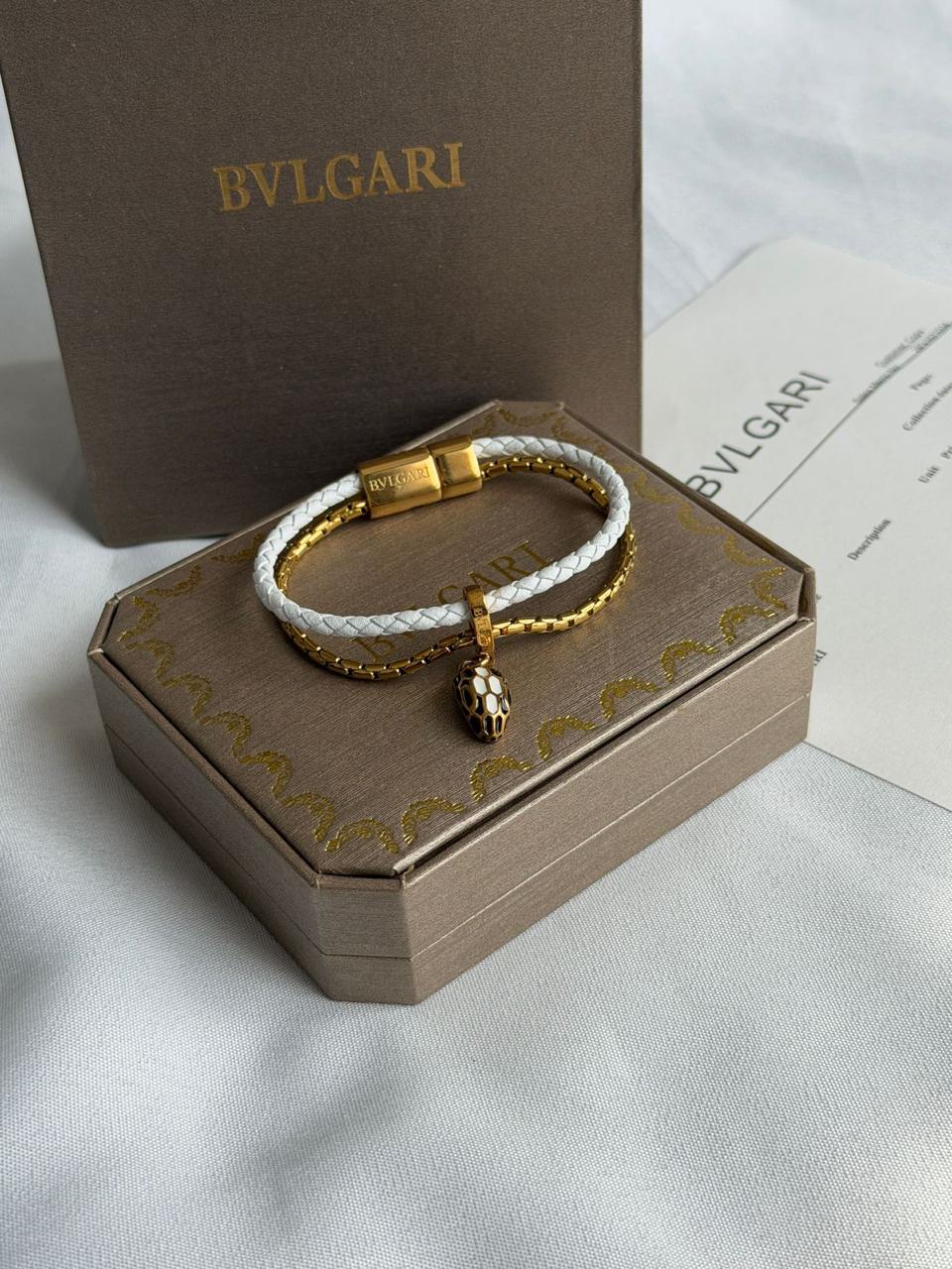 Bracelets & brooches