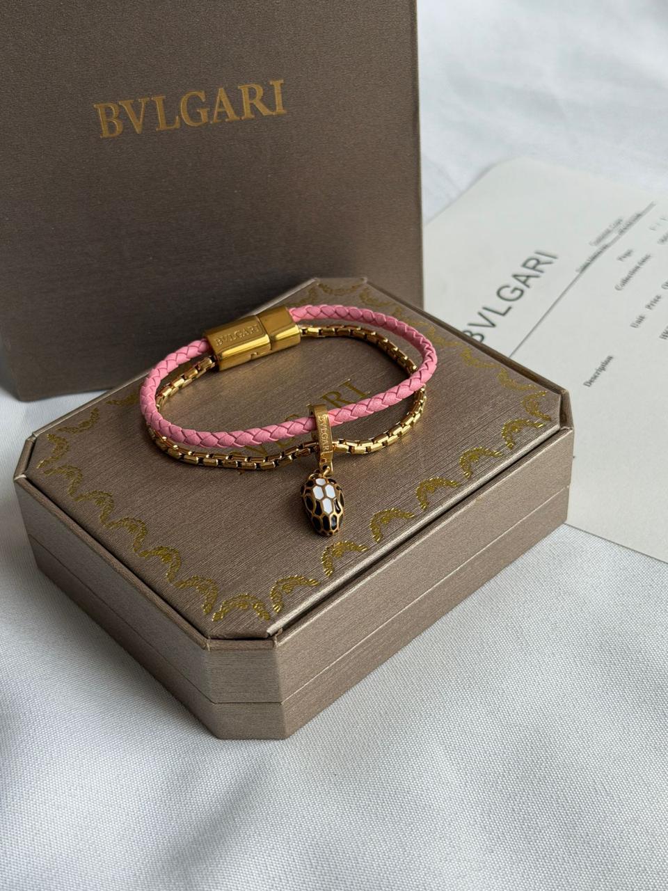 Bracelets & brooches