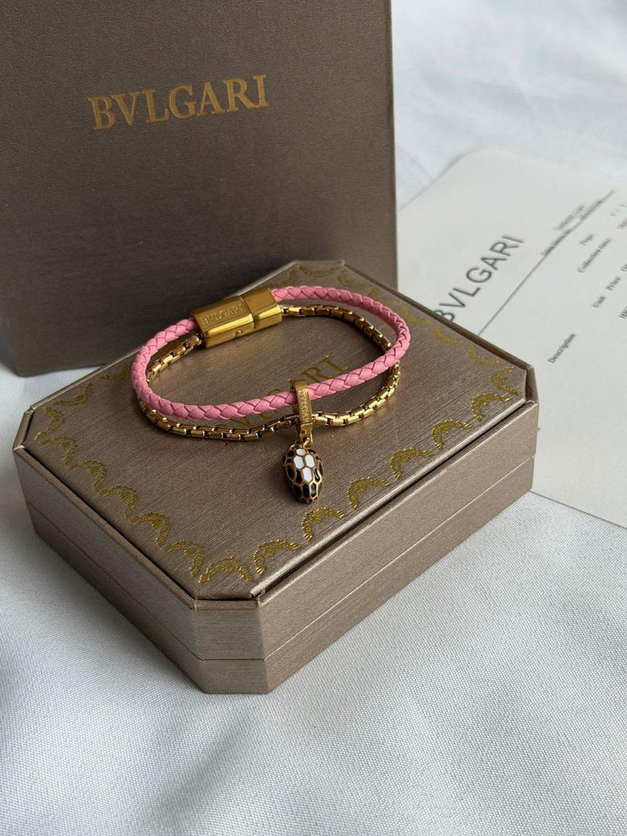 Bracelets & brooches
