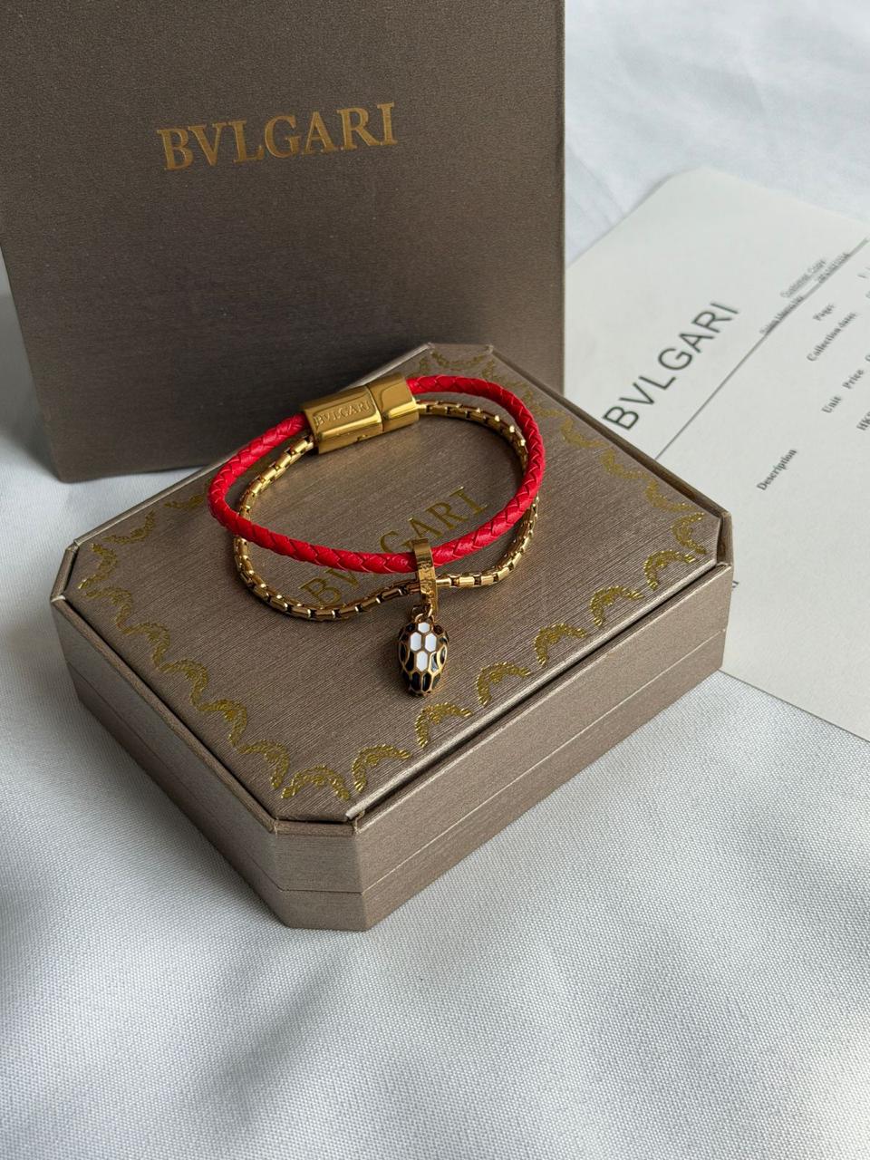 Bracelets & brooches