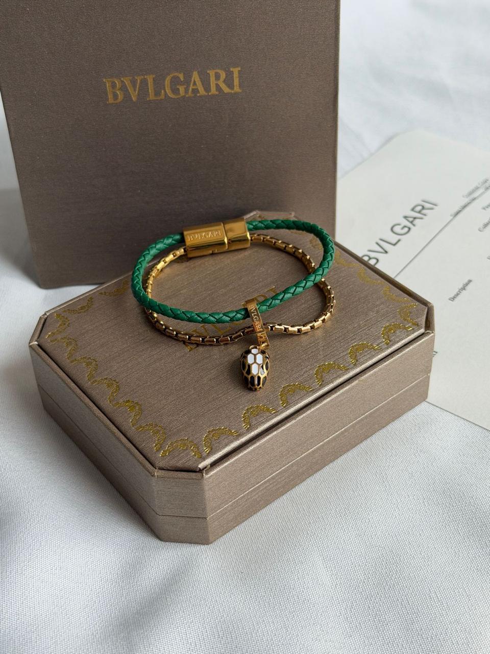 Bracelets & brooches