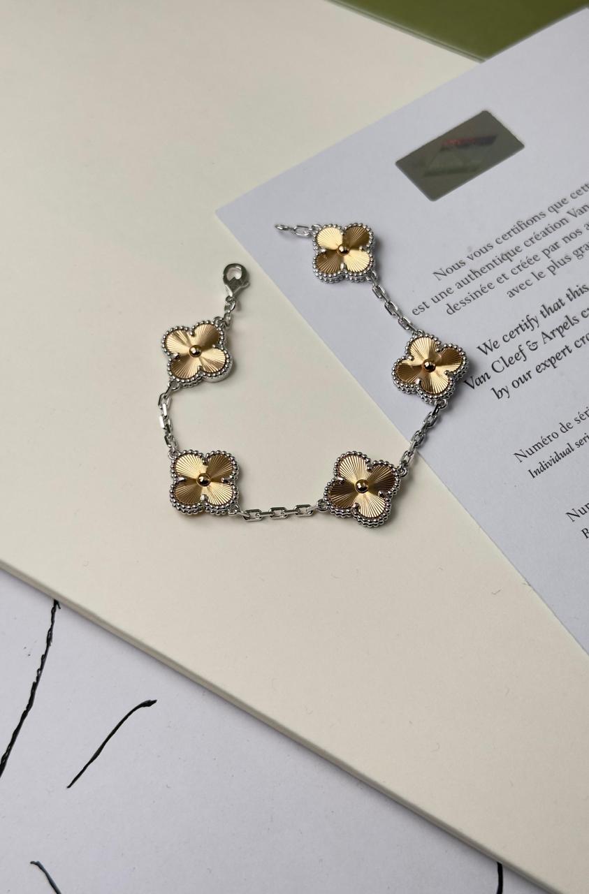 Bracelets & brooches