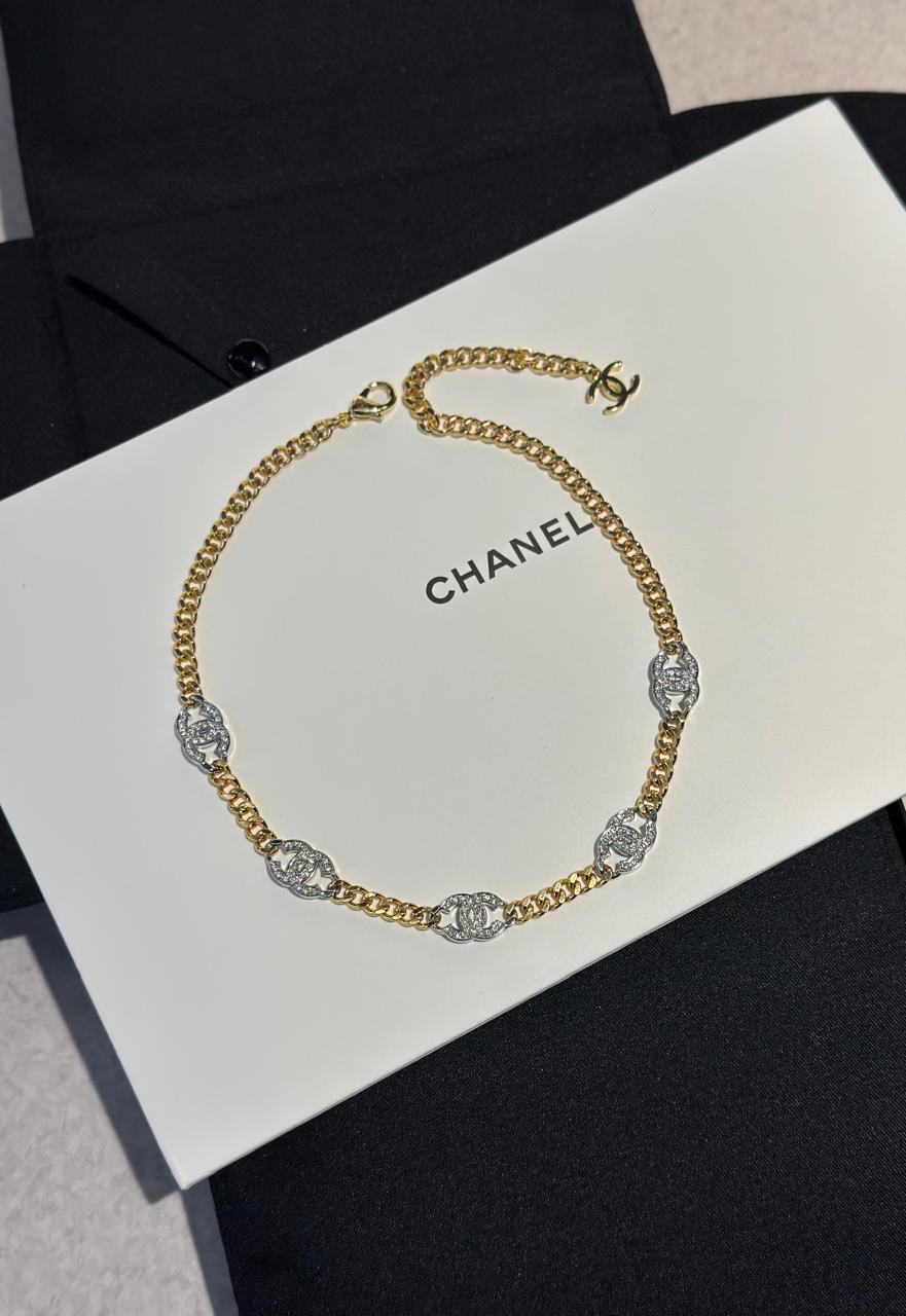 Bracelets & brooches