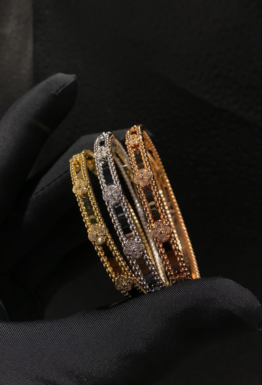 Bracelets & brooches
