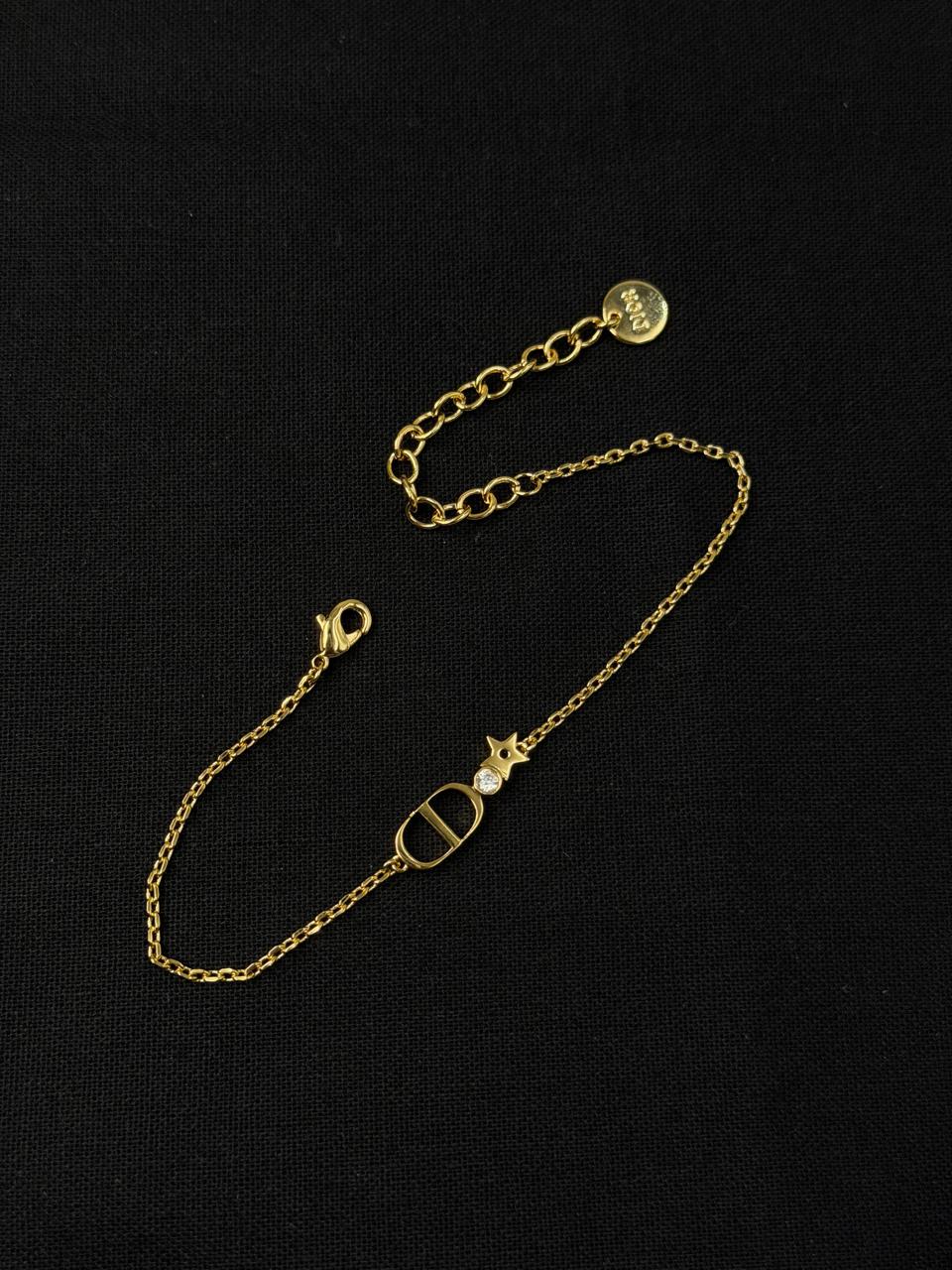 Bracelets & brooches