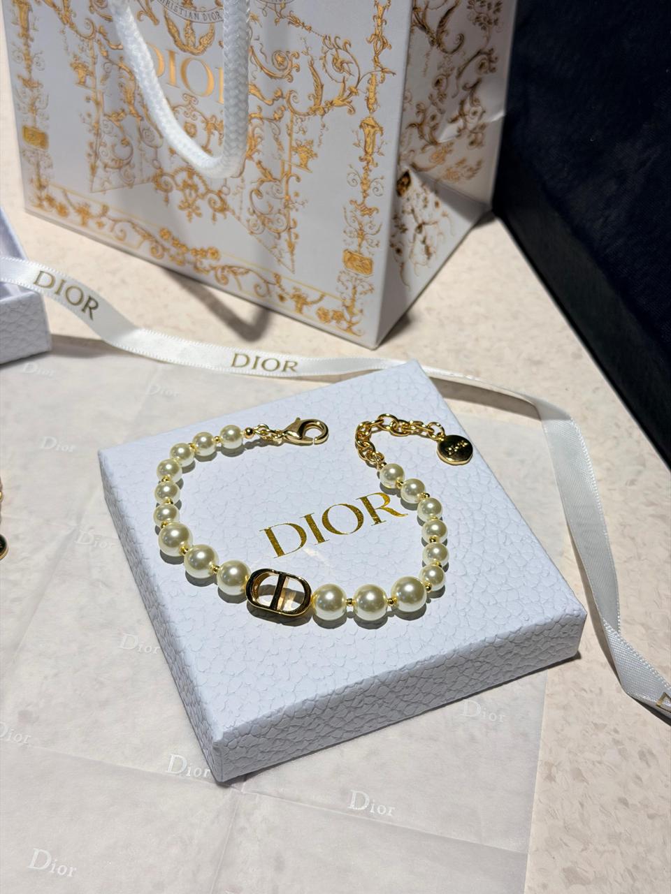 Bracelets & brooches