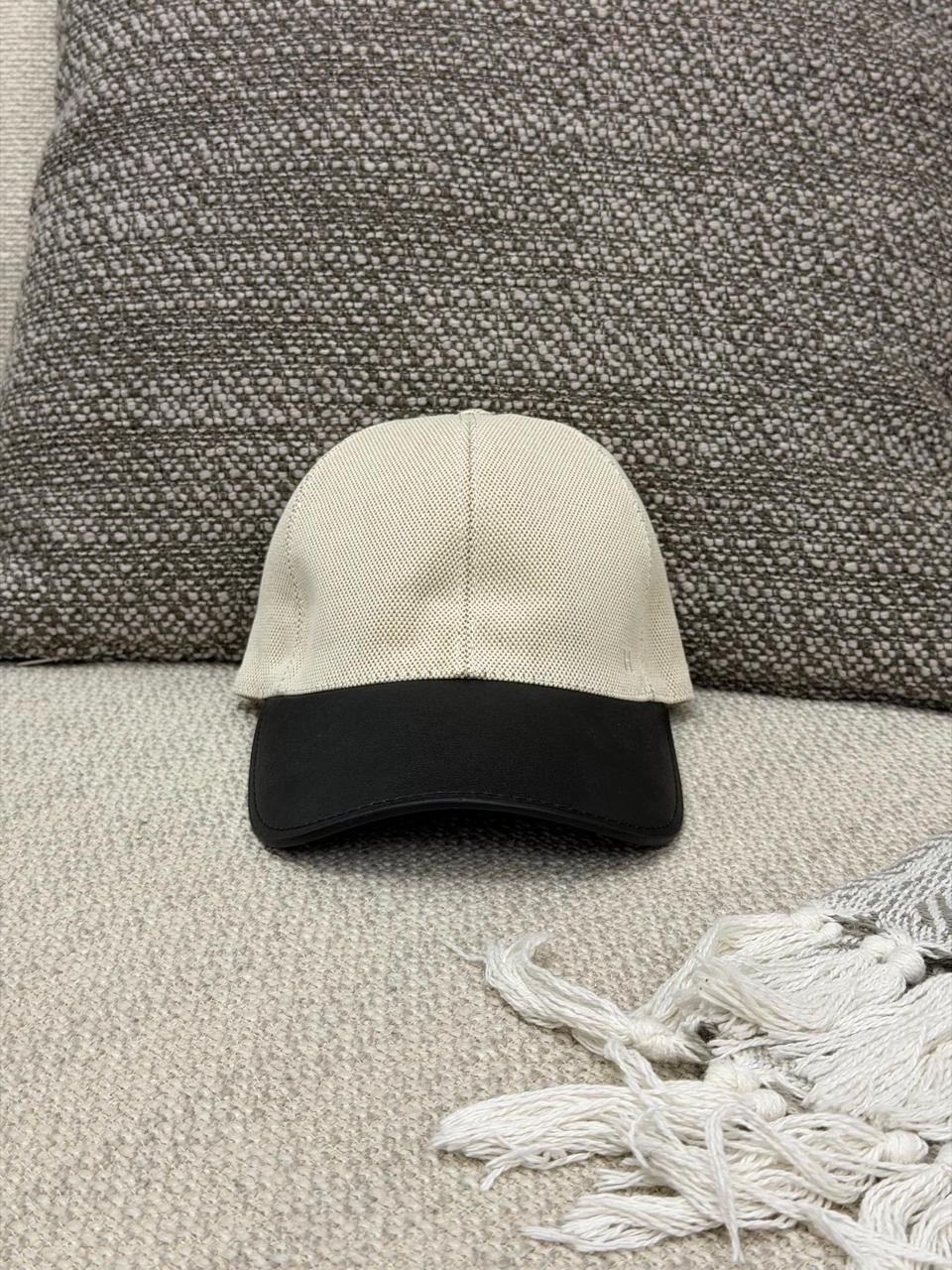Ladies hats & caps