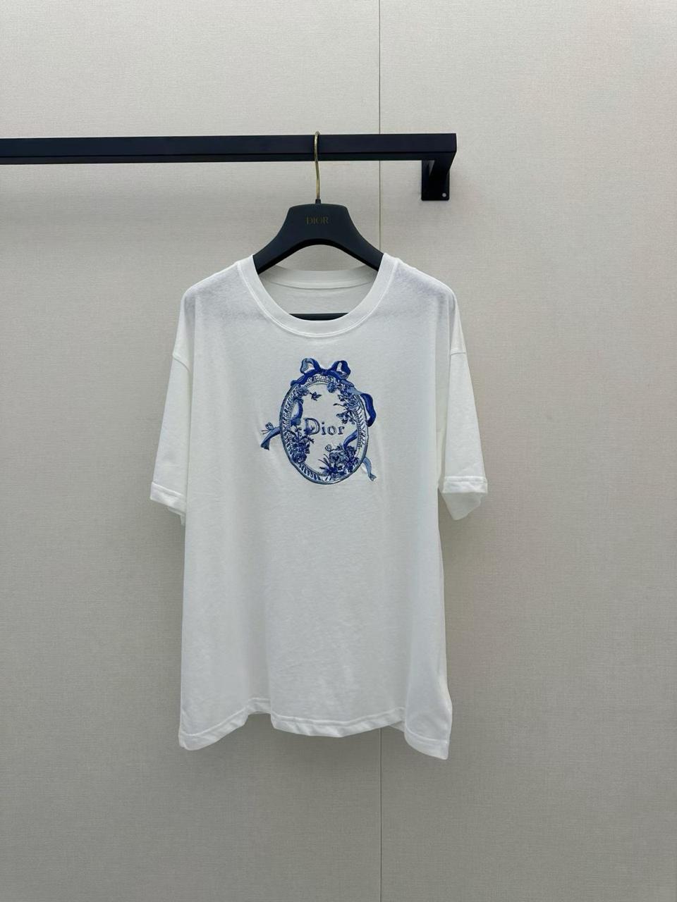 Ladies t-shirts and tops