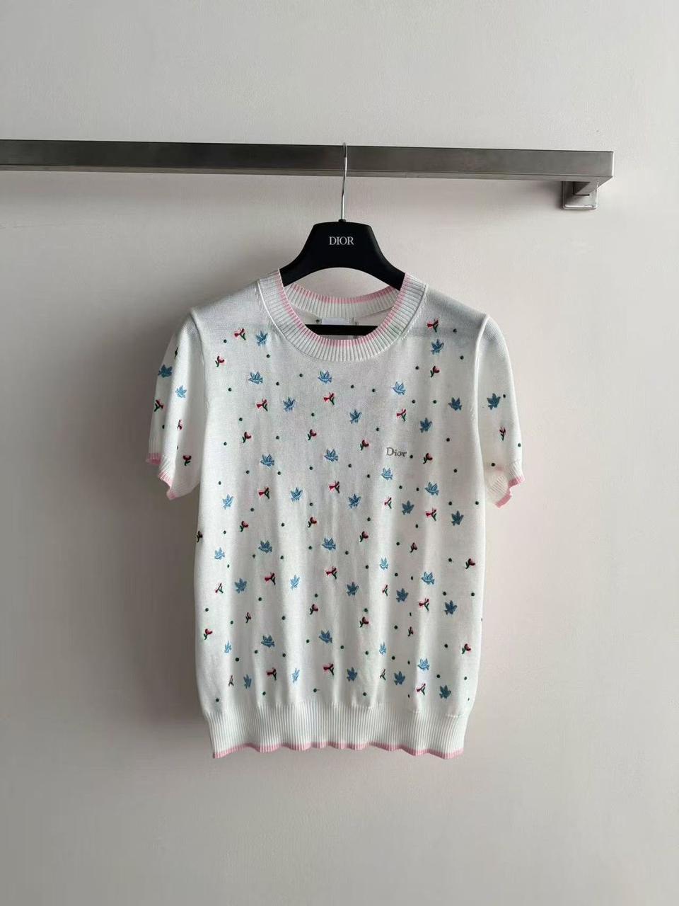 Ladies t-shirts and tops