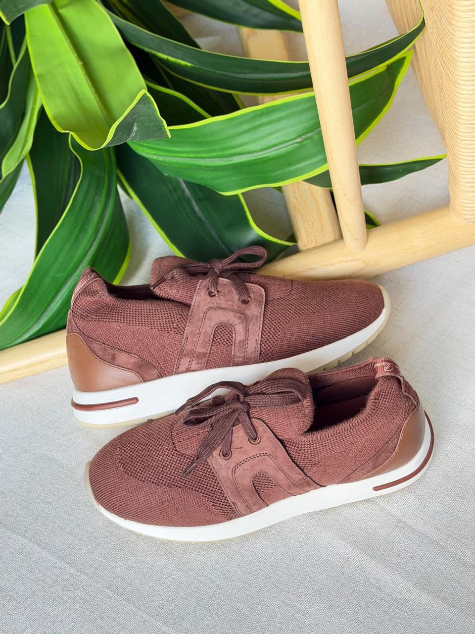 Ladies sneakers