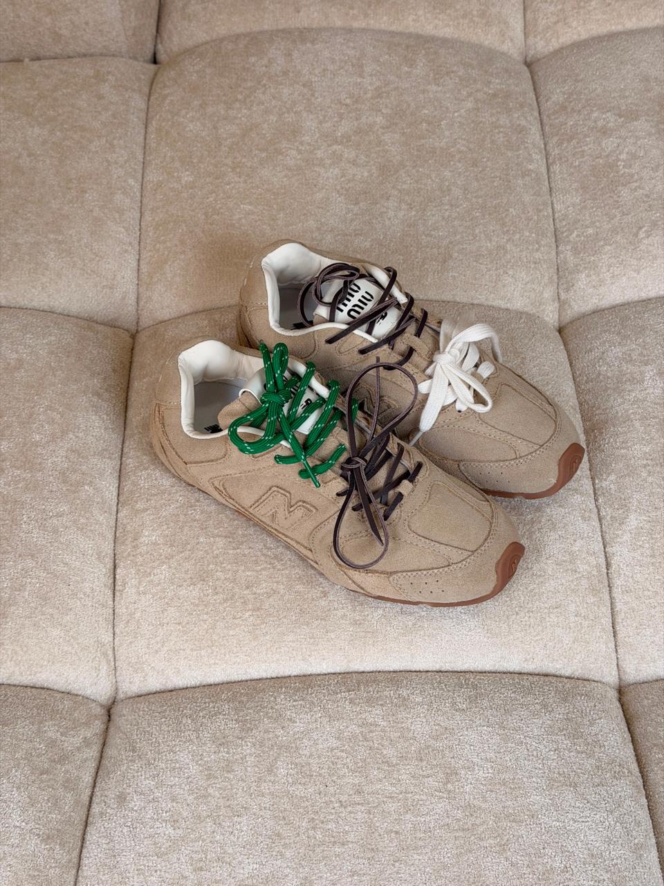 Ladies sneakers