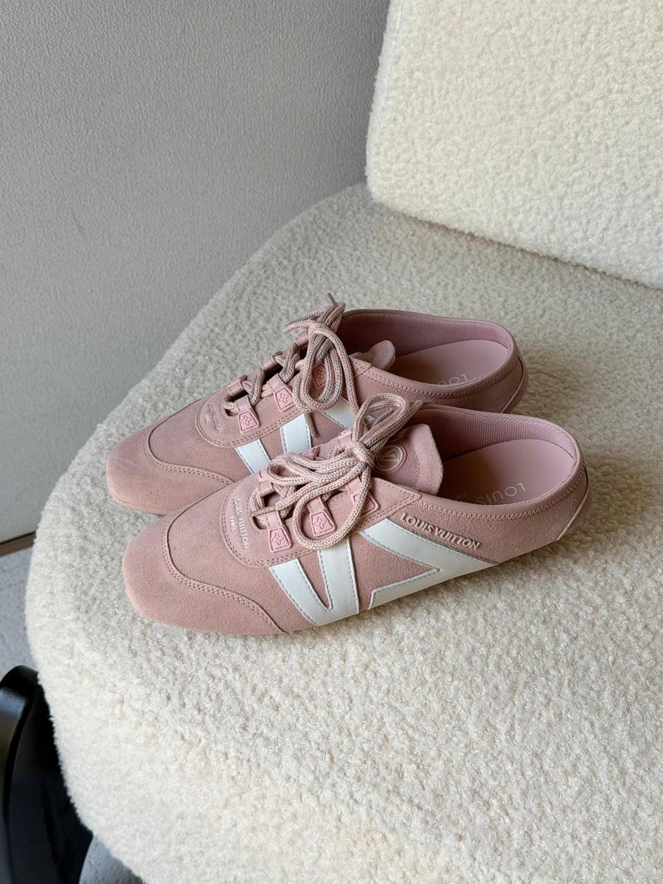 Ladies sneakers