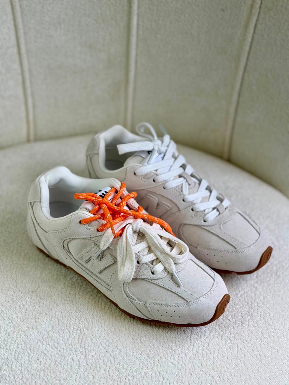 Ladies sneakers