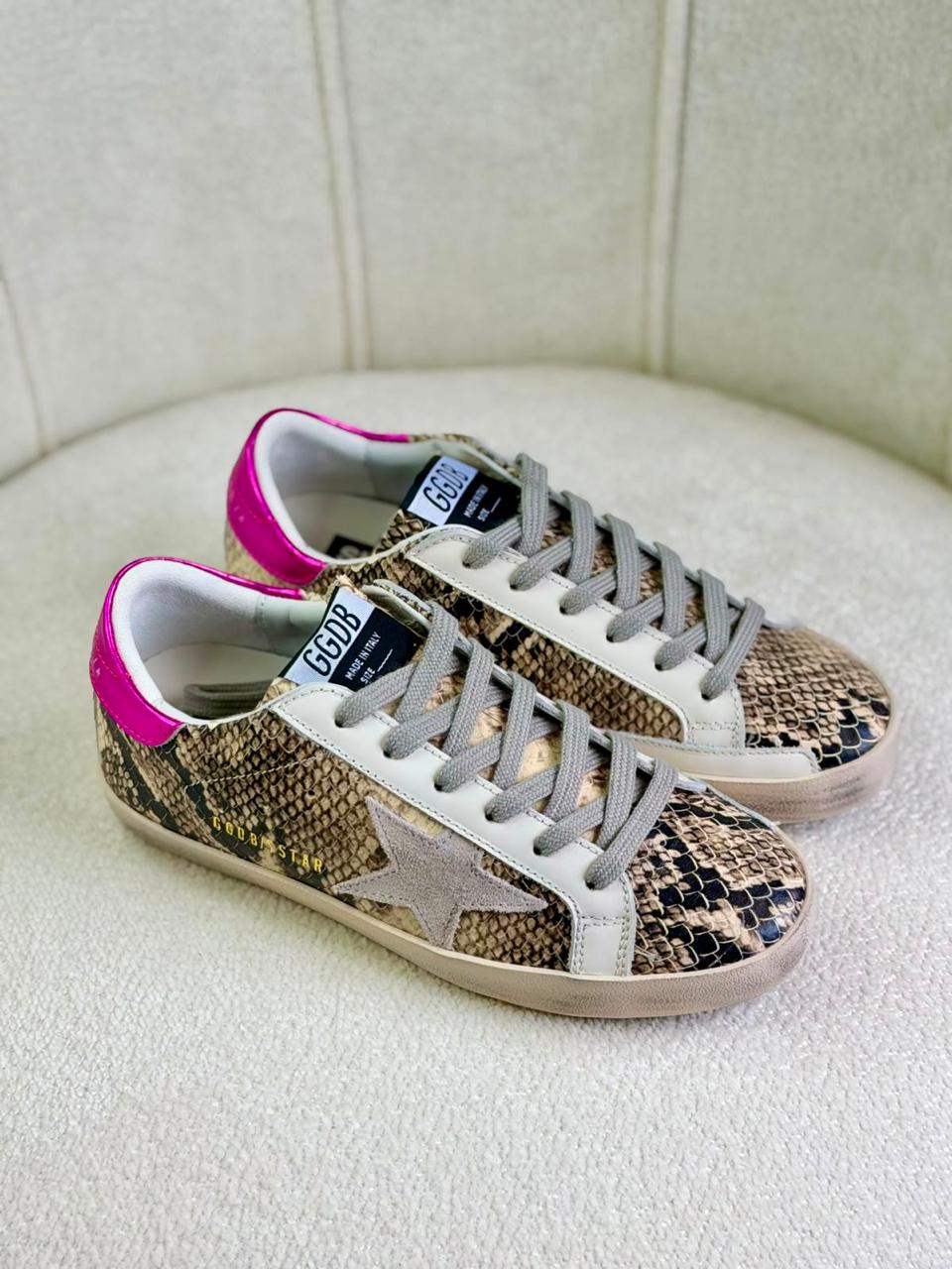 Ladies sneakers