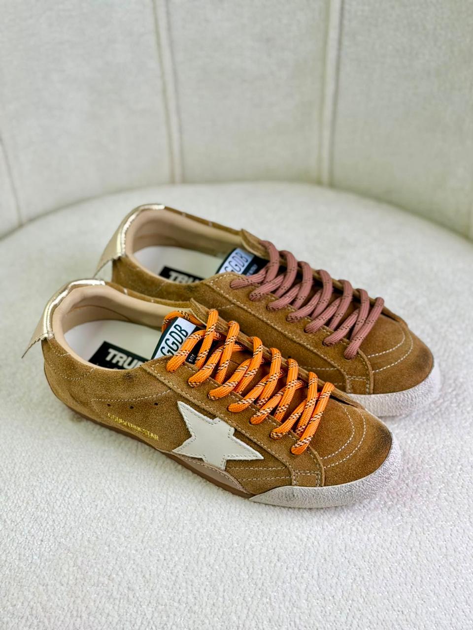 Ladies sneakers