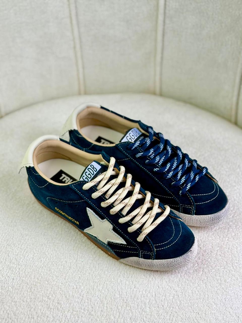 Ladies sneakers